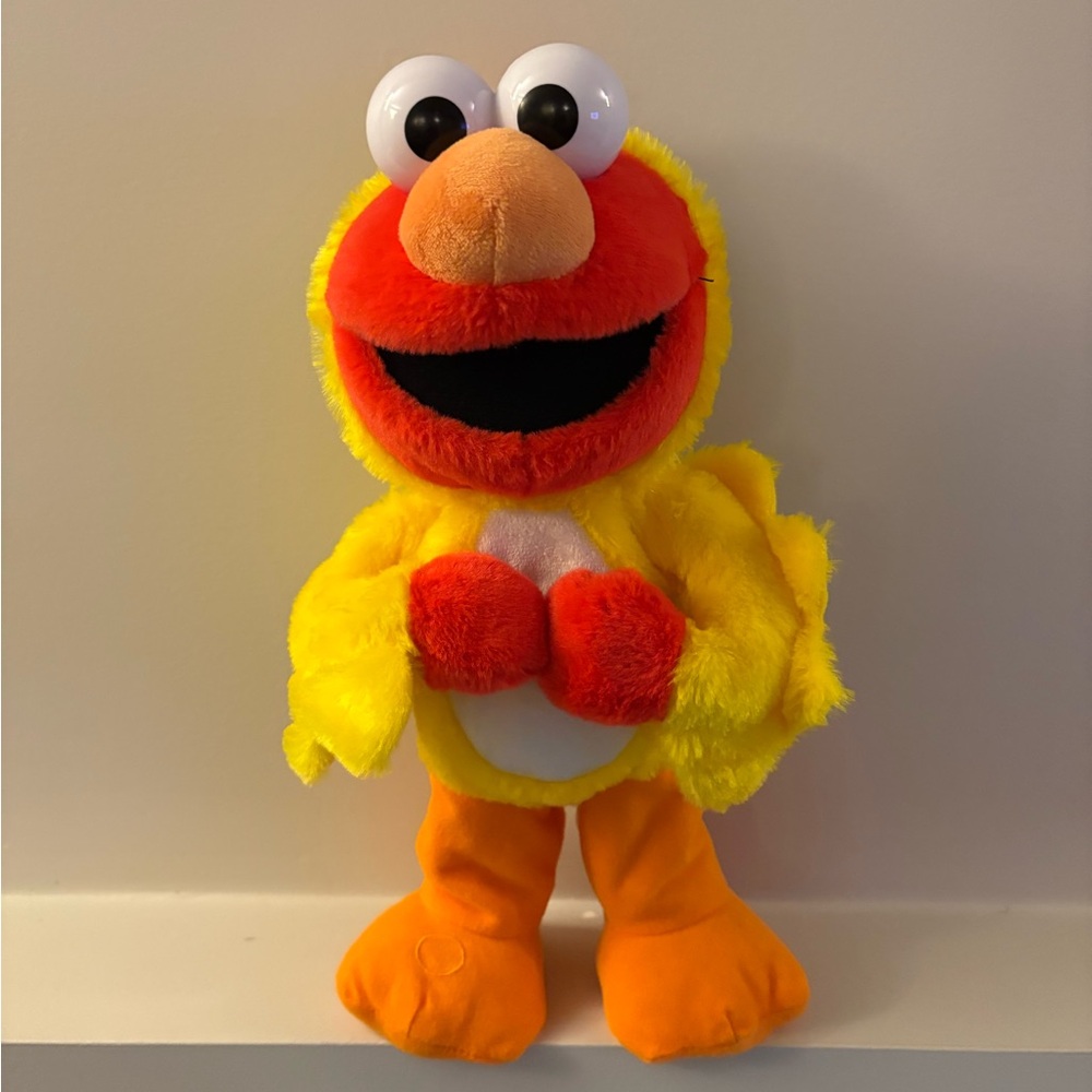 Sesame Street Chicken Dance Elmo Animated Plush Toy